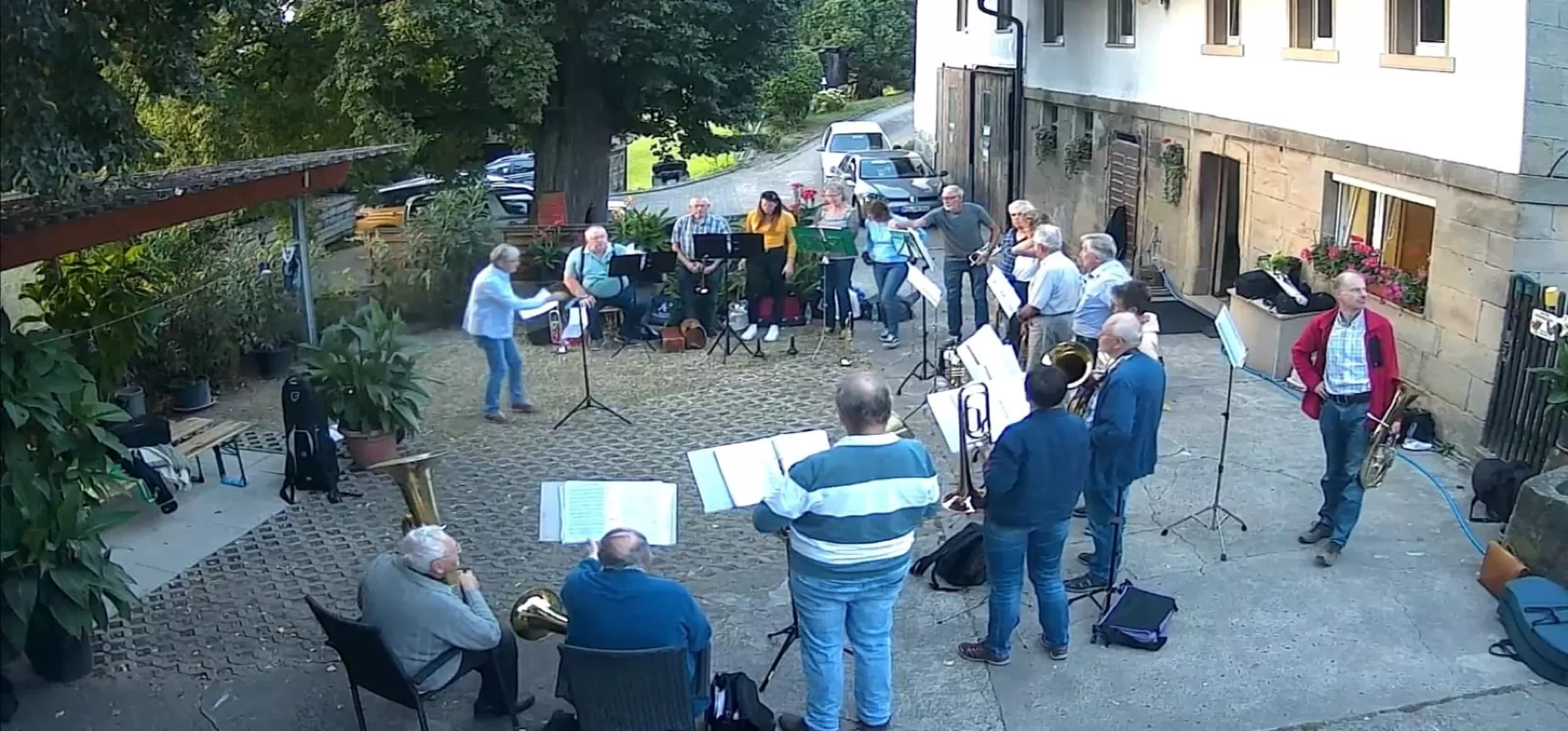 unter freiem Himmel auf den Weiherleiten probt der Posaunenchor