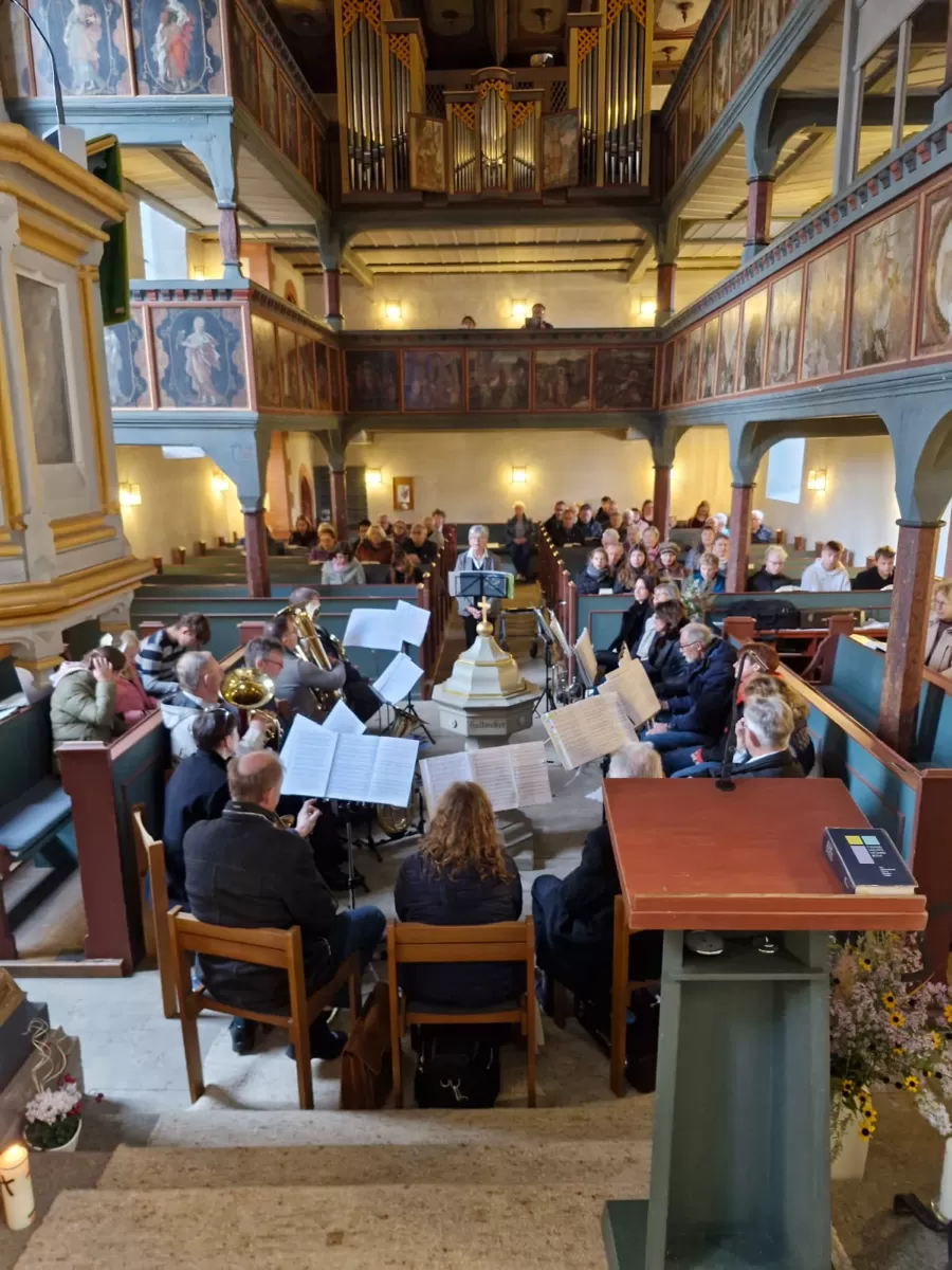Blick auf Posaunenchor in der Kirche zu Schwarzach